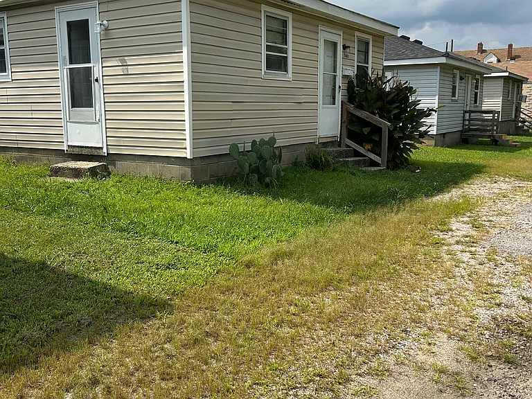 749B Mount Airy St — Photo 2