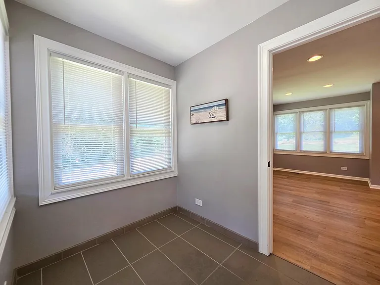 3823 E Wonder Lake Rd — Photo 5