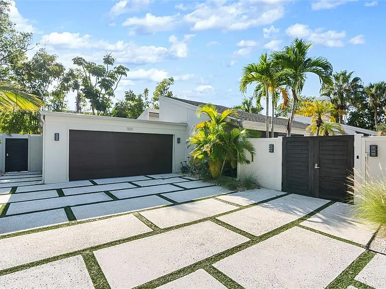 1100 Westway Dr — Photo 2