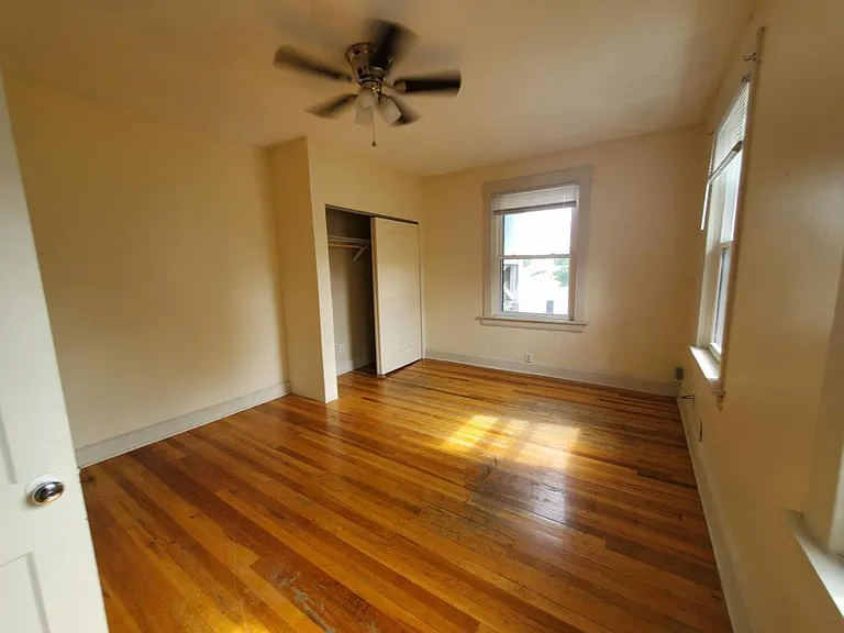 511 E Cherry St — Photo 5