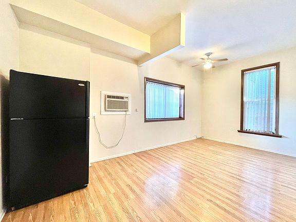 5th image of 912 N Western Ave #3R