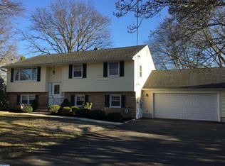 21 Malaga Dr, Ewing, NJ 08638