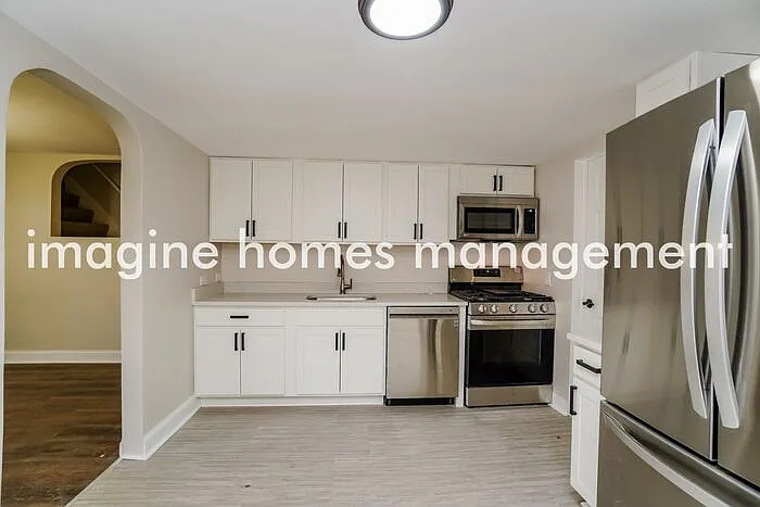 2828 Pine St — Photo 6