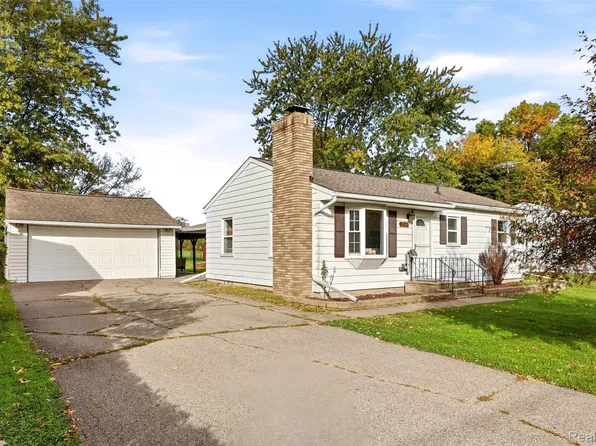 2462 Utley Rd, Flint, MI 48532
