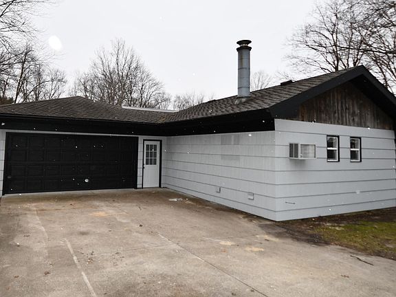 2nd image of 68178 Clunette St