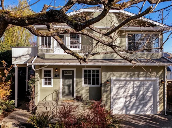 621 Pine St, Victoria, BC V9A 2Z9