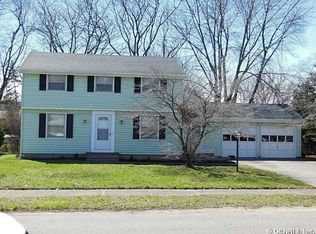 81 Woolacott Rd, Rochester, NY 14617