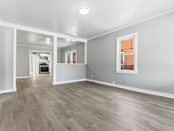 4th image of 23449 Carlisle Ave
