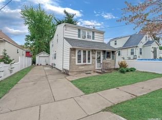 77 Spring Garden St, Valley Stream, NY 11580