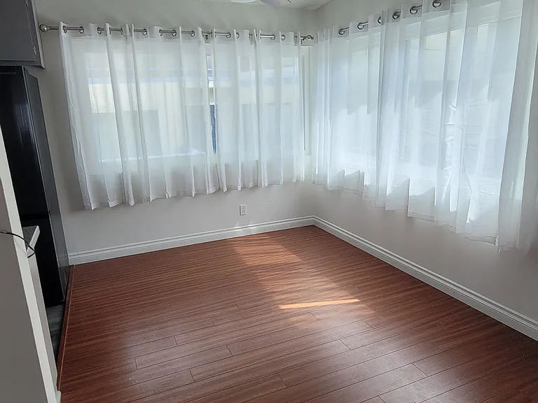 1850 Pacific Coast Hwy #3 — Photo 7