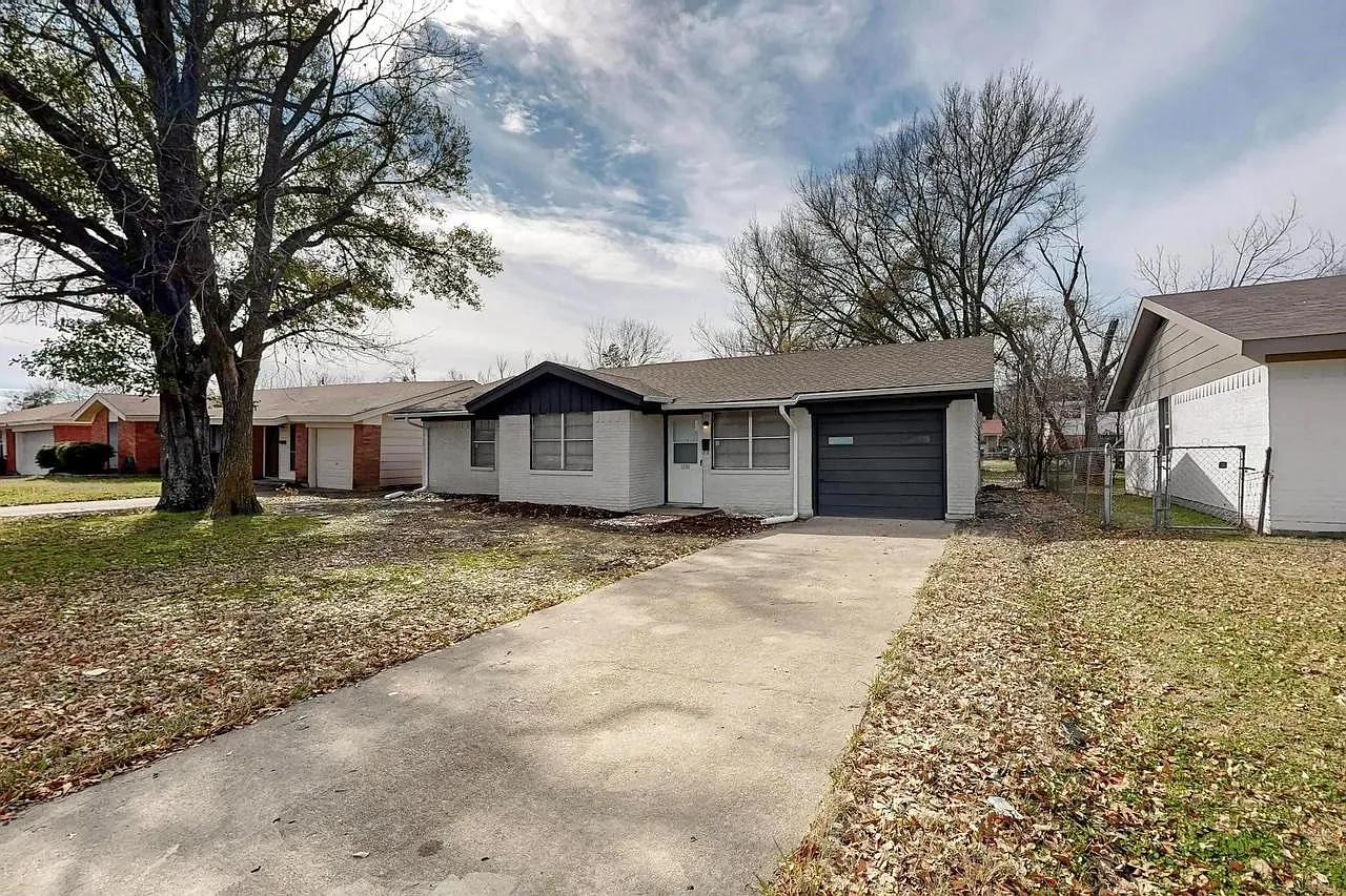 1208 S Benton St — Photo 1