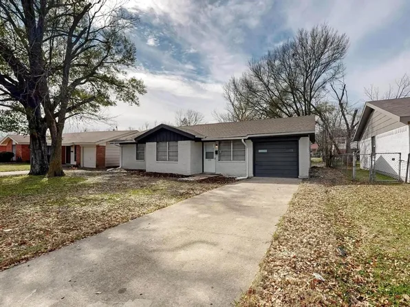 1208 S Benton St, Corsicana, TX 75110