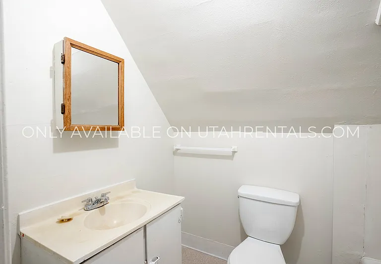 40 E State St #C — Photo 12