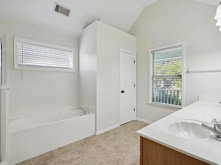 1133 Island Pl E — Photo 17