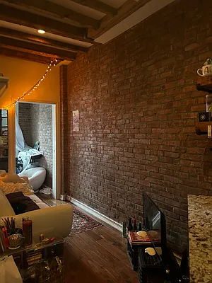 Rented by Triumph Property Group | media 9