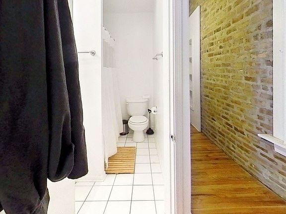 4th image of 739 W Briar Pl #1R1ST