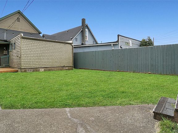 3rd image of 1116 W Wishkah Road