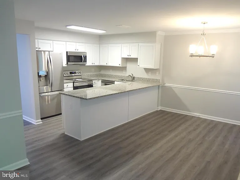 309 Bentley Ct — Photo 2