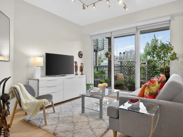 1628 W 4th Ave #306, Vancouver, BC V6J 0G6