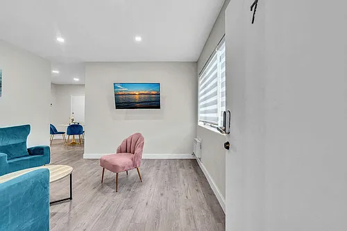 10004 E Bay Harbor Dr Photo 1