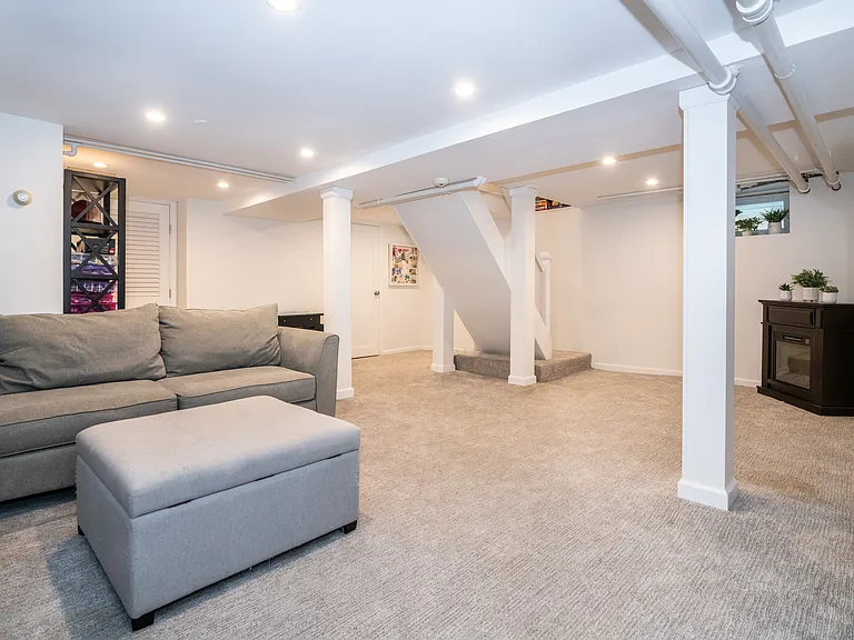 17 Bonnett Ave — Photo 36