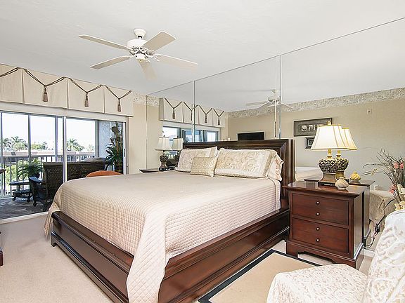 4th image of 870 Collier Ct APT 303