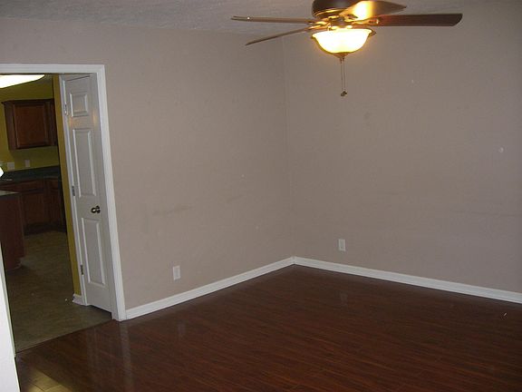 3rd image of 126 Oak Valley Cir
