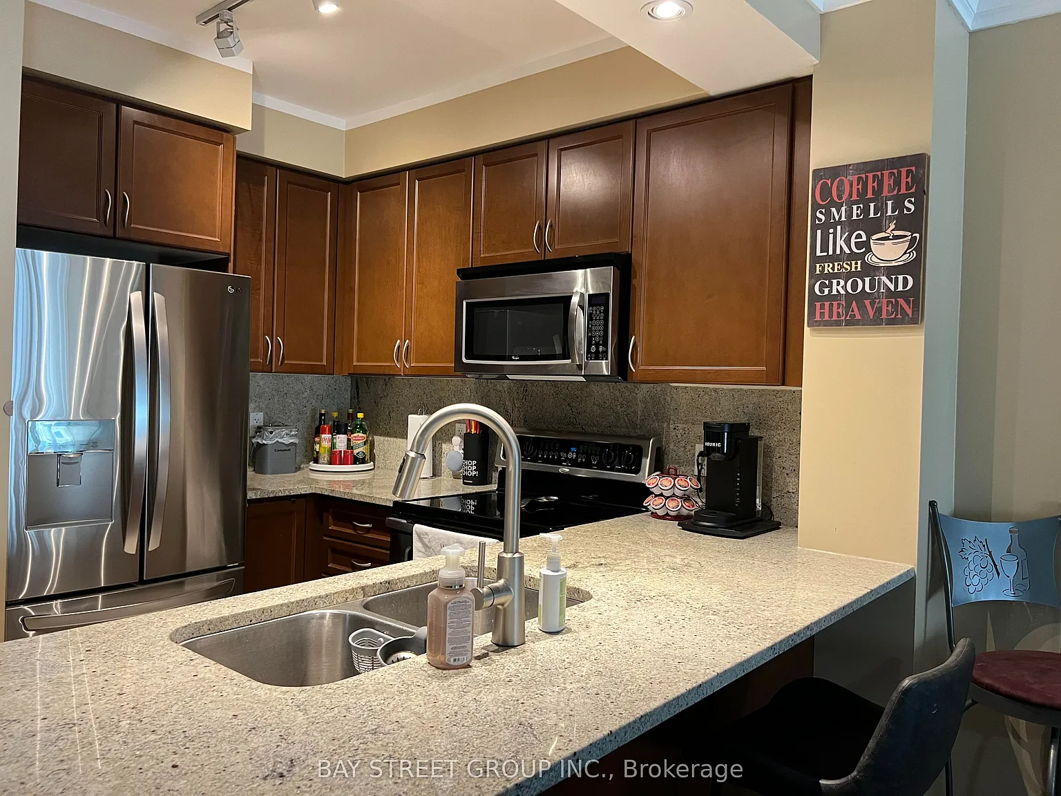 2 bed, $2,550 — Photo 2