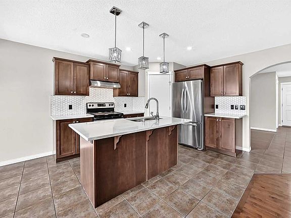 5th image of 195 Taralake Way N