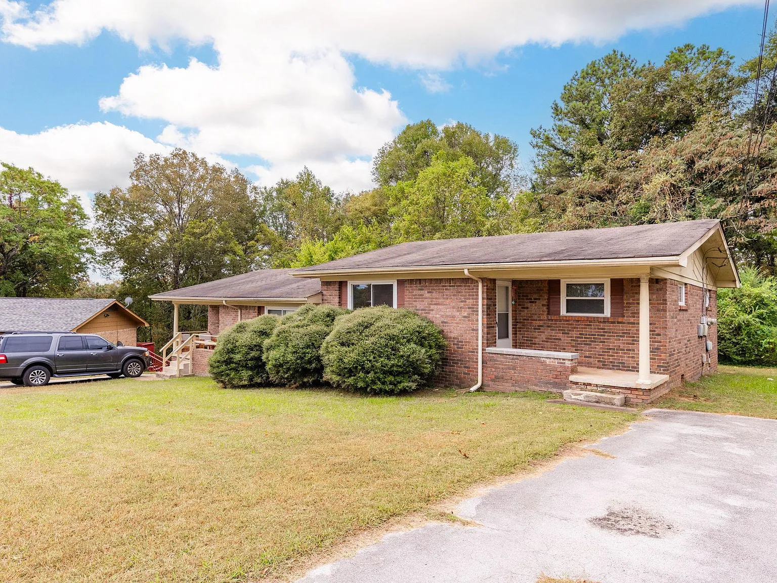 3814 Cherwood Ln — Photo 2