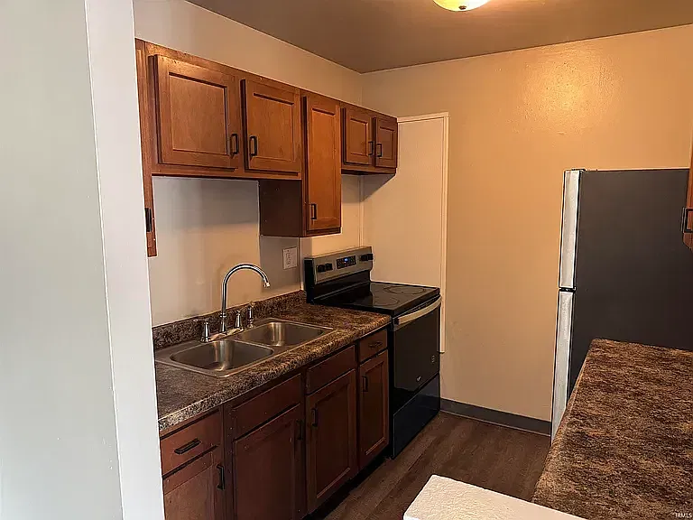Fully Renovated 3BR Apartment in Elkhart, Move-In Ready! — Photo 3