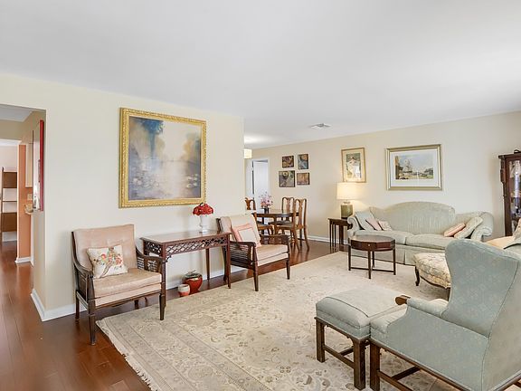 5th image of 2111 SW Park Dr