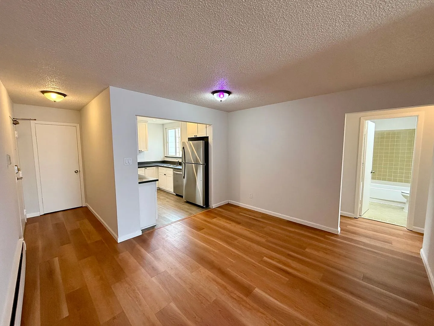 Top Floor 3BR/2BA w/ Updated Kitchen & Parking! — Photo 4