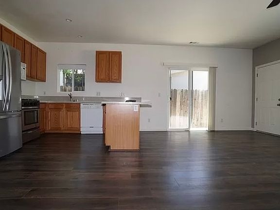 4th image of 110 Elm St #B