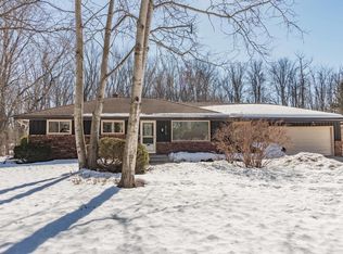 N57W15167 Mesa Dr, Menomonee Falls, WI 53051