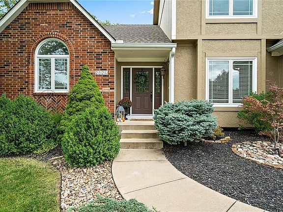 3rd image of 2524 SE Nottingham Dr