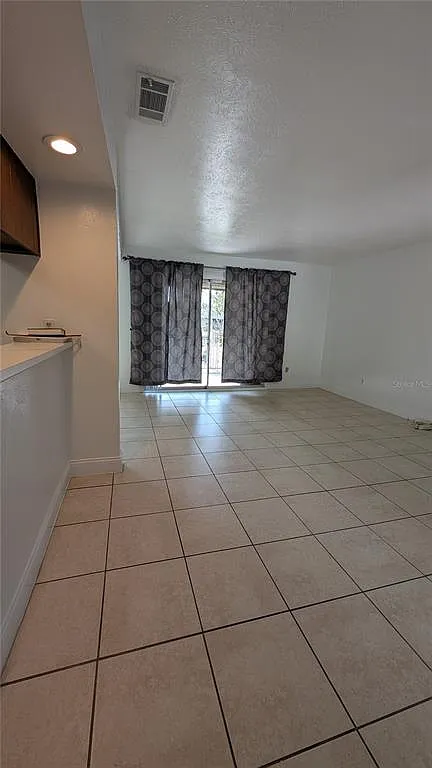 1 bed, 1.0 bath, 670 sqft, $1,095 — Photo 4