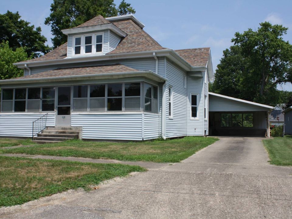 1st image of 402 W Grand Prairie St