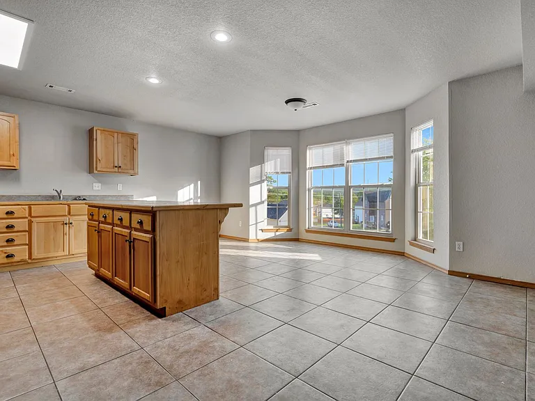 2939 W Scottswood Pl — Photo 6