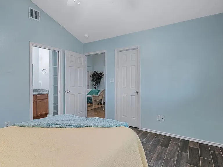 102 Pecan Harbor St — Photo 15