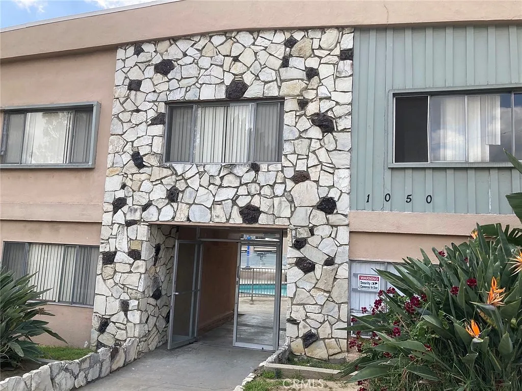 1 bed, 700 sqft, $1,700 — Photo 2