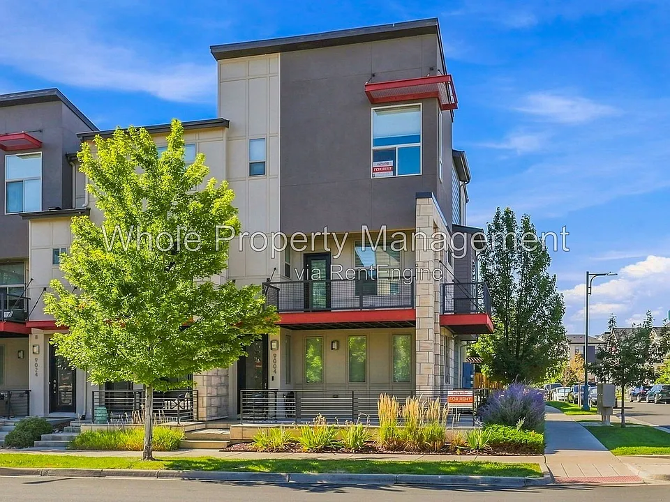 9004 E 49th Pl
