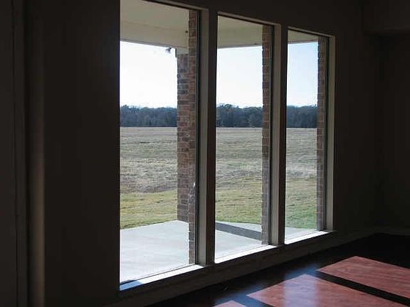 3rd image of 418 Club House Dr