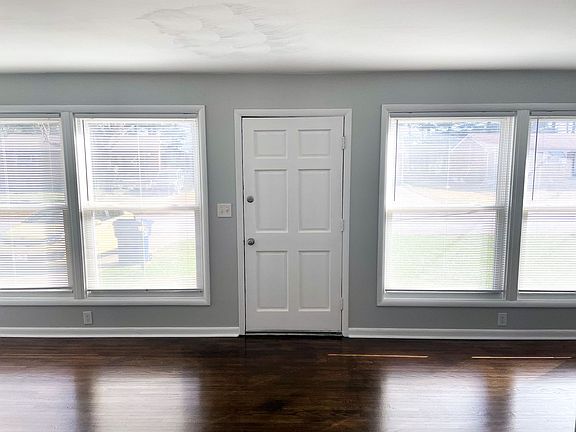 4th image of 3861 Darlene Dr