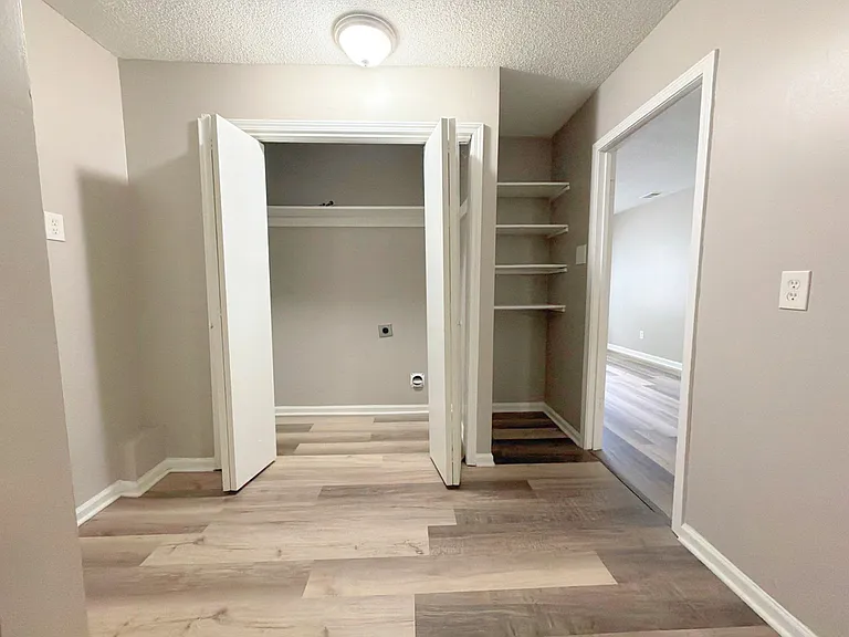 445 W Brooks Rd — Photo 9