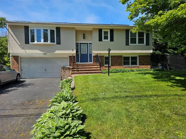 5 Ireland Place, Copiague, NY 11726