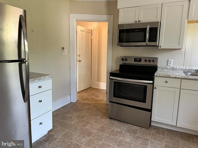 1605 Charles St #B — Photo 3