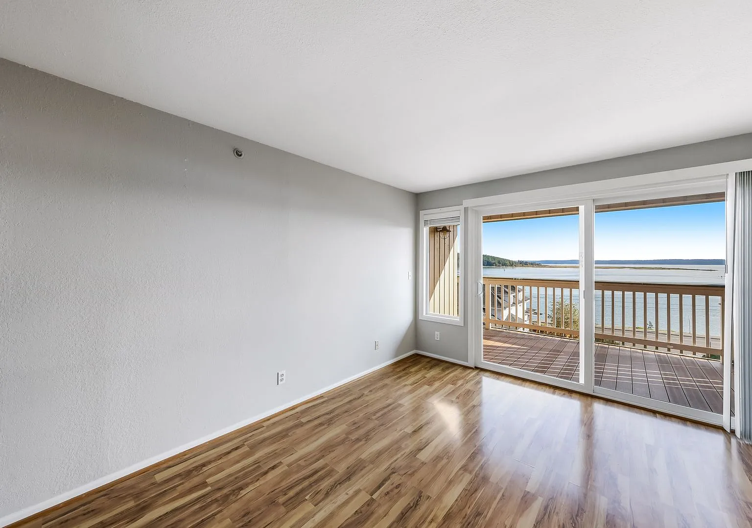 2 Bed 2 Bath - Incredible Views - NAS Whidbey — Photo 2