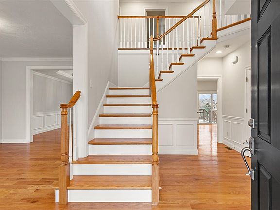 3rd image of 11 Point Rd Unit 2