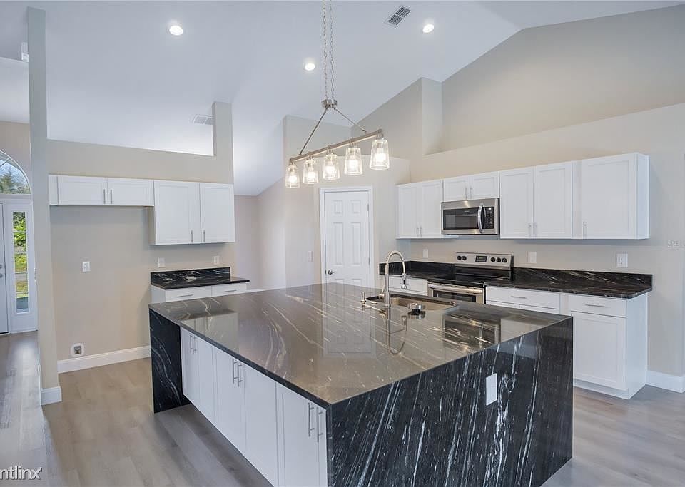 1st image of 212R Bromwich Dr